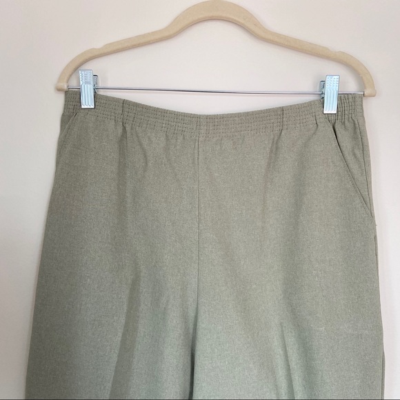 VINTAGE Sage Green Trousers -Size 10P - Picture 6 of 10